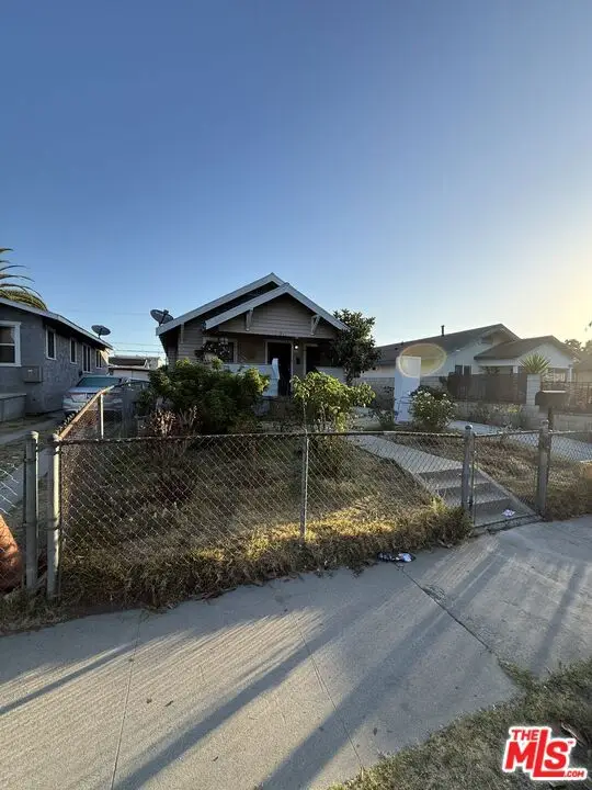 913 W 77th Street, Los Angeles, CA 90044 - #2