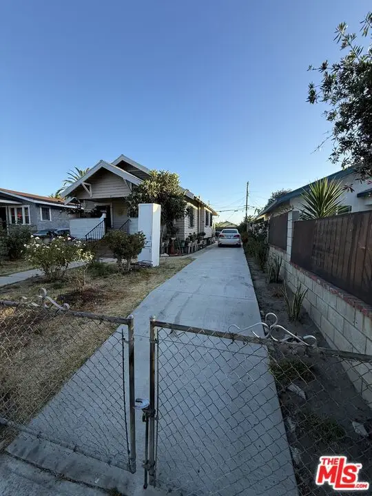 913 W 77th Street, Los Angeles, CA 90044 - #3