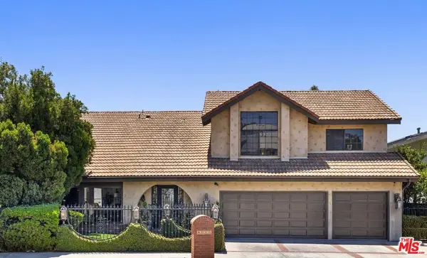 8004 Oceanus Drive, Los Angeles, CA 90046