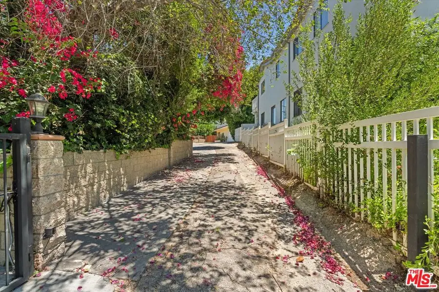 5216 Sale Avenue, Woodland Hills, CA 91364 - #2