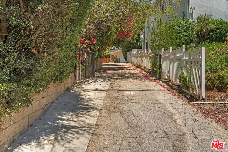 5216 Sale Avenue, Woodland Hills, CA 91364 - #3
