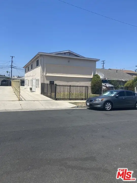1215 W 102nd Street, Los Angeles, CA 90044