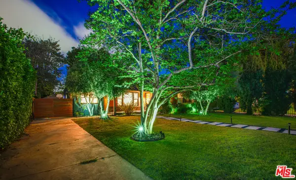 5518 Carpenter Avenue, Valley Village, CA 91607