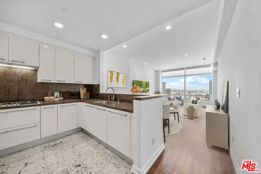 900 W Olympic Boulevard #31E, Los Angeles, CA 90015 - #2