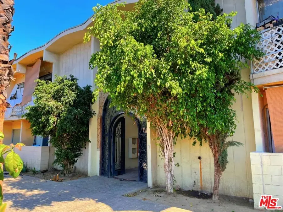 6956 Kester Avenue, Van Nuys, CA 91405 - #3