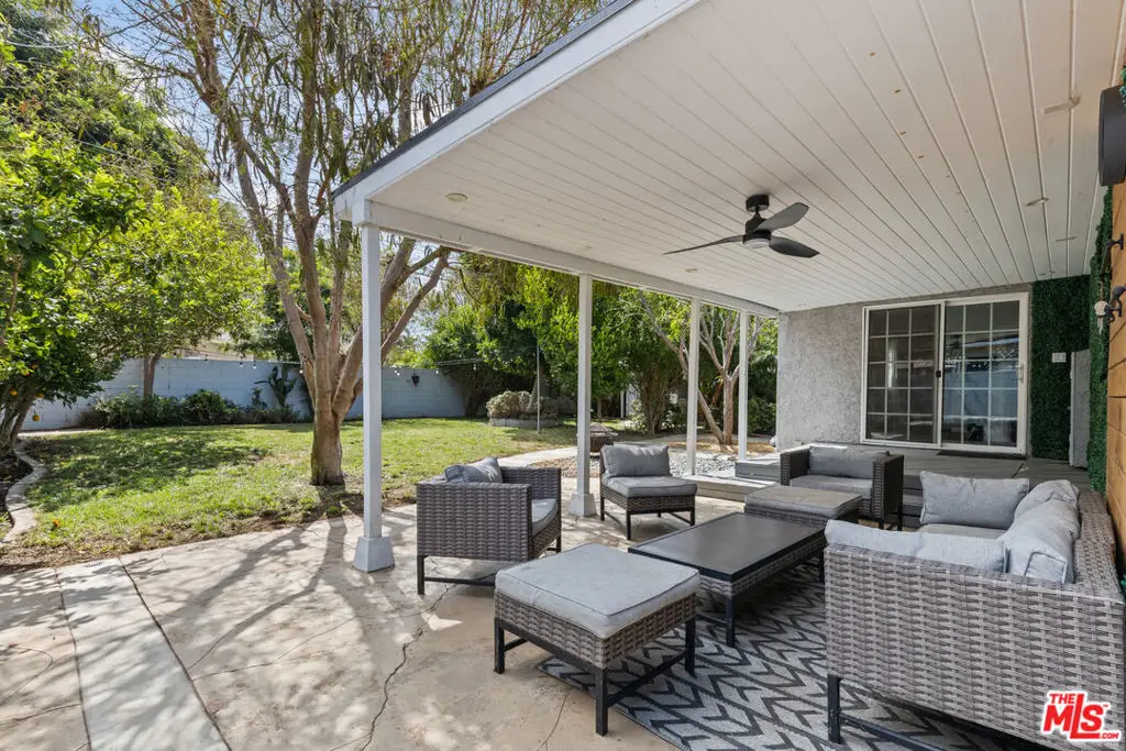 7048 Zelzah Avenue, Reseda, CA 91335 - #1