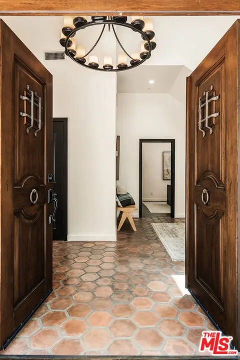 8836 Wonderland Avenue, Los Angeles, CA 90046 - #2