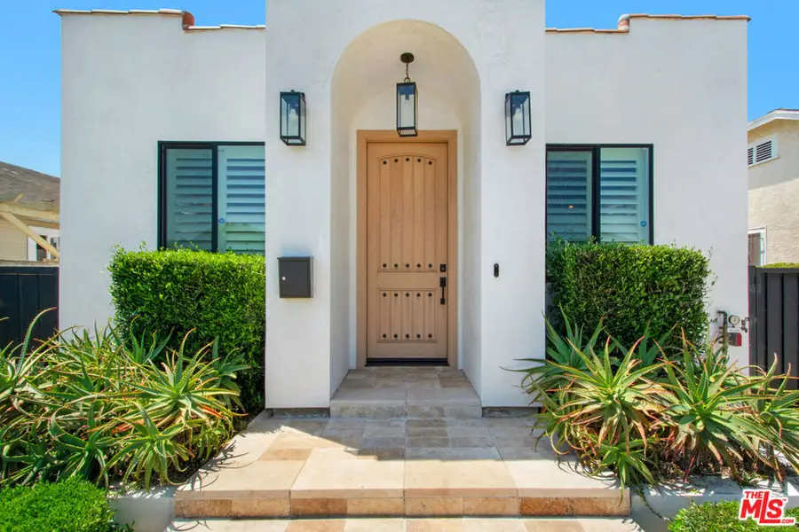 3763 S Gramercy Place, Los Angeles, CA 90018 - #2