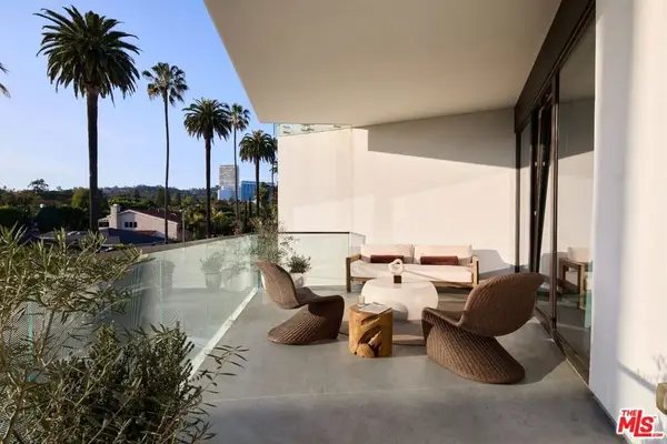702 N Doheny Drive #301, West Hollywood, CA 90069