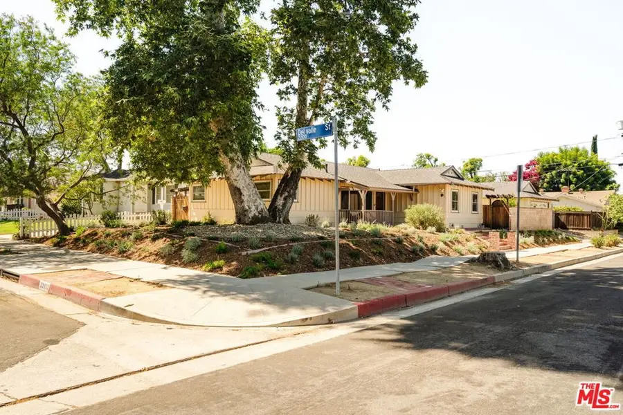 22103 Del Valle Street, Woodland Hills, CA 91364 - #2