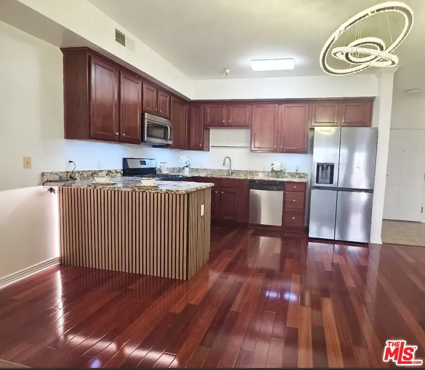 1025 Dewey Avenue #205, Los Angeles, CA 90006 - #2
