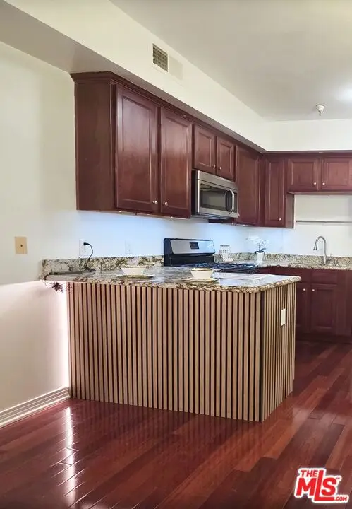 1025 Dewey Avenue #205, Los Angeles, CA 90006 - #3