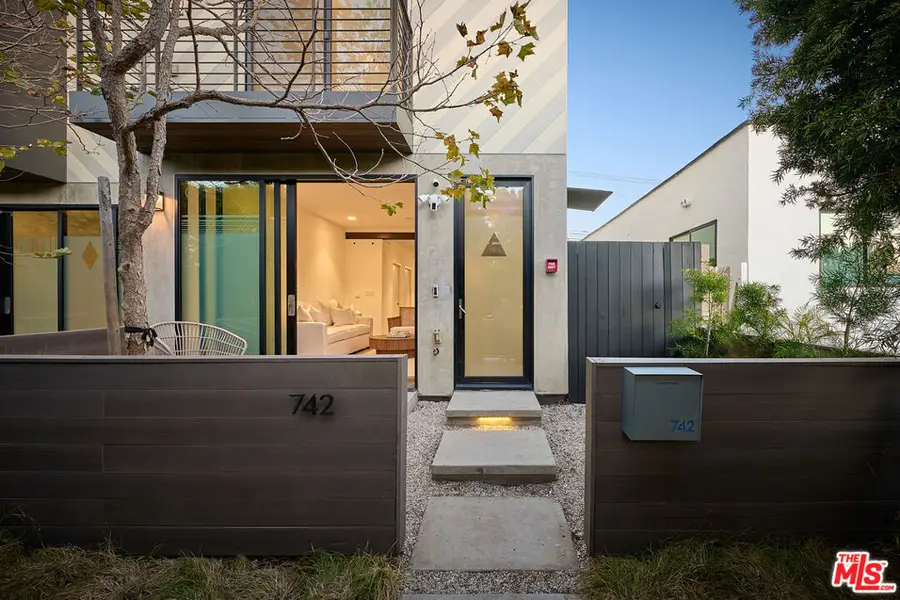 742 Brooks Avenue, Venice, CA 90291 - #2