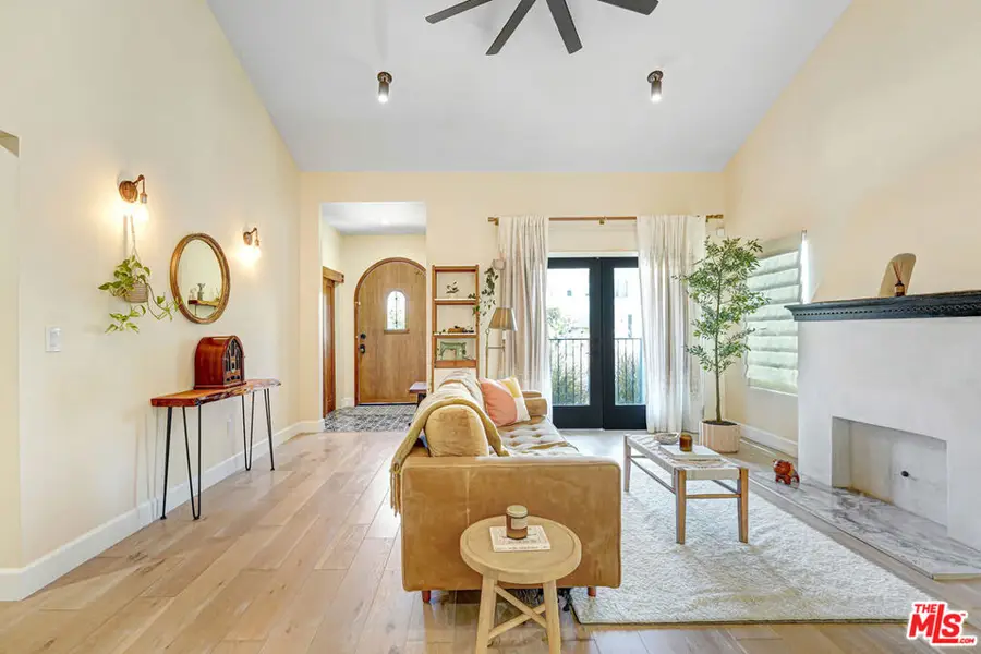 2823 S Bronson Avenue, Los Angeles, CA 90018 - #2