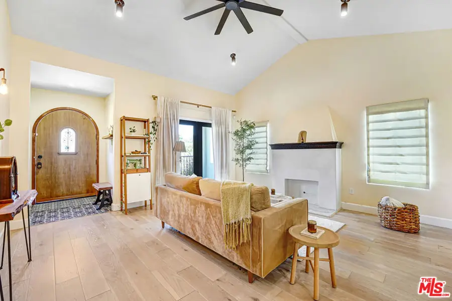 2823 S Bronson Avenue, Los Angeles, CA 90018 - #3