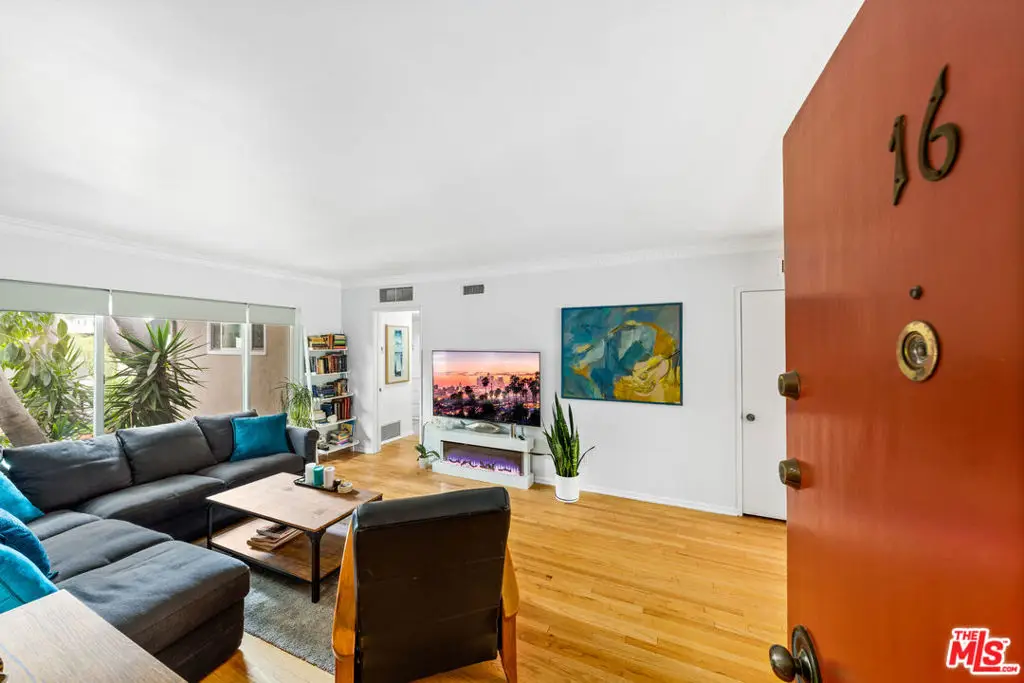 1330 N Crescent Heights Boulevard #16, West Hollywood, CA 90046 - #1