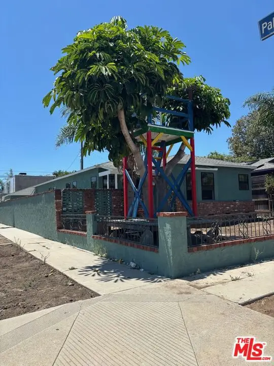 3497 Redwood Avenue, Los Angeles, CA 90066