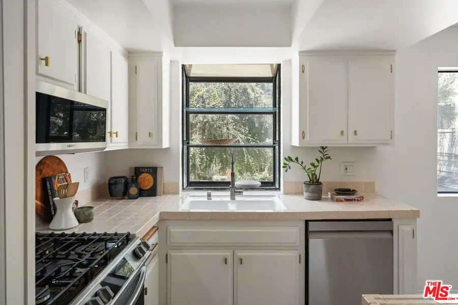 4658 Don Lorenzo Drive #G, Los Angeles, CA 90008 - #3