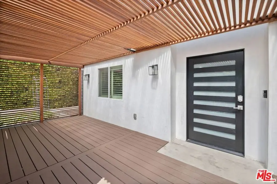 5526 Greenbush Avenue, Van Nuys, CA 91401 - #3