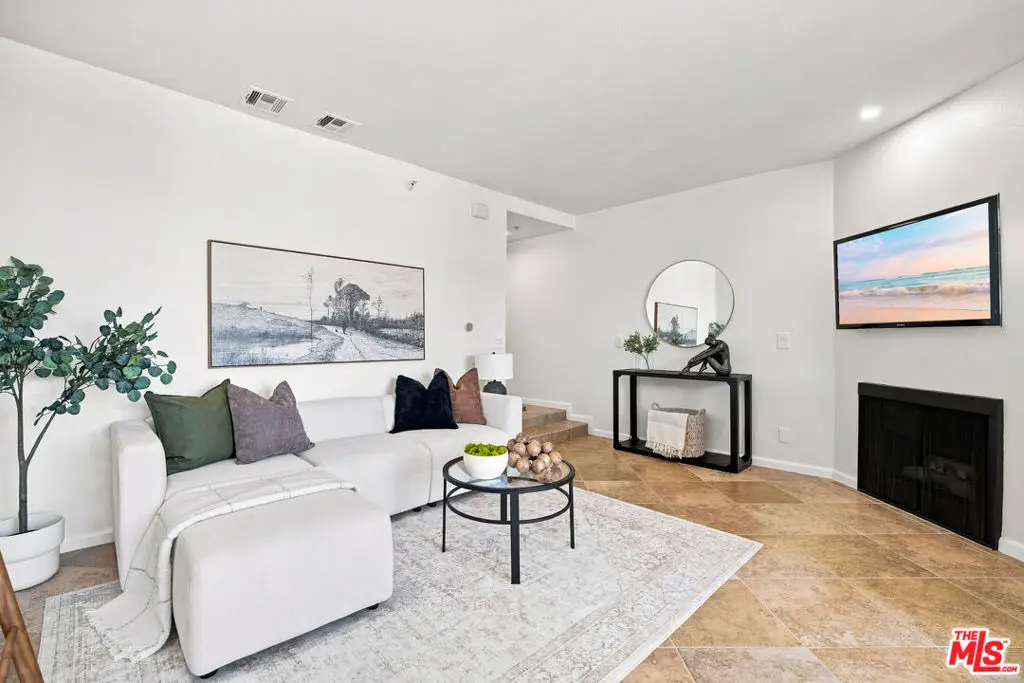 7320 Hawthorn Avenue #425, Los Angeles, CA 90046 - #1