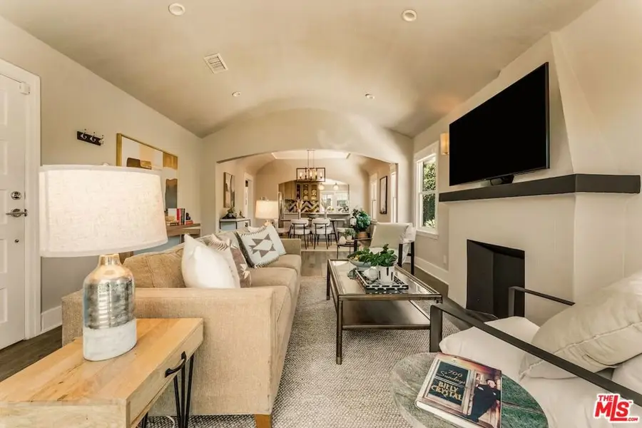 6607 De Longpre Avenue, Los Angeles, CA 90028 - #2