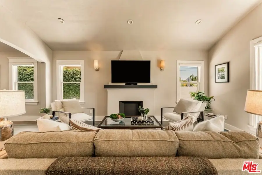 6607 De Longpre Avenue, Los Angeles, CA 90028 - #3