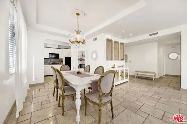 11952 Montana Avenue #303, Los Angeles, CA 90049