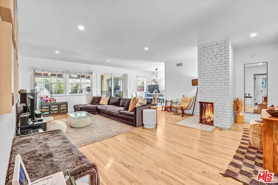 19803 Bassett Street, Winnetka, CA 91306 - #3