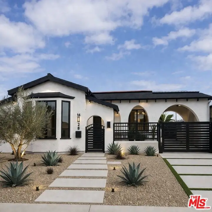 10022 S Manhattan Place, Los Angeles, CA 90047 - #1