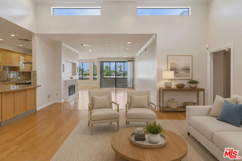 4443 Ventura Canyon Avenue #304, Sherman Oaks, CA 91423 - #1