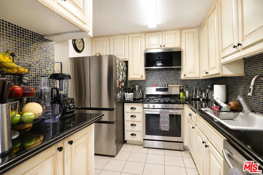 27066 Hidaway Avenue #4, Santa Clarita, CA 91351 - #3