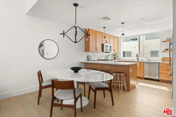 11212 W Victory Boulevard #7, Los Angeles, CA 91606