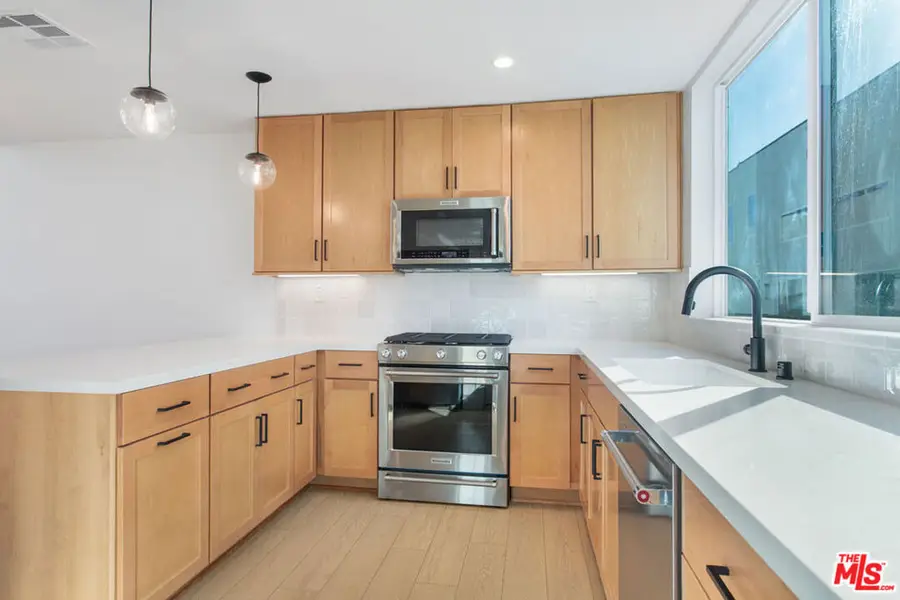 11212 W Victory Boulevard #7, North Hollywood, CA 91606 - #2