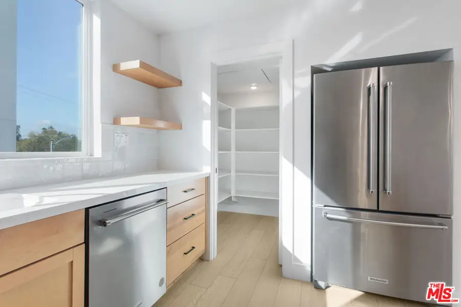 11212 W Victory Boulevard #7, North Hollywood, CA 91606 - #3