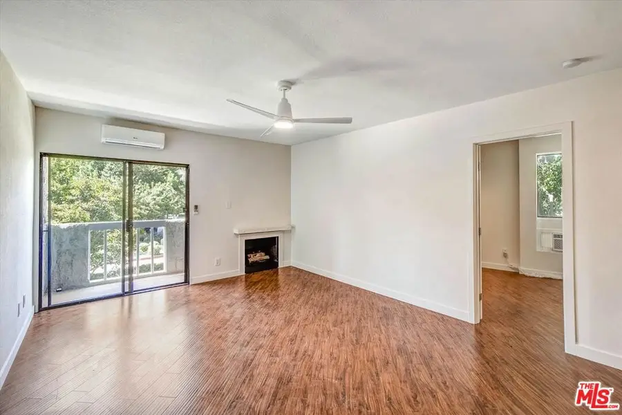 4506 Saugus Avenue #10, Sherman Oaks, CA 91403 - #3