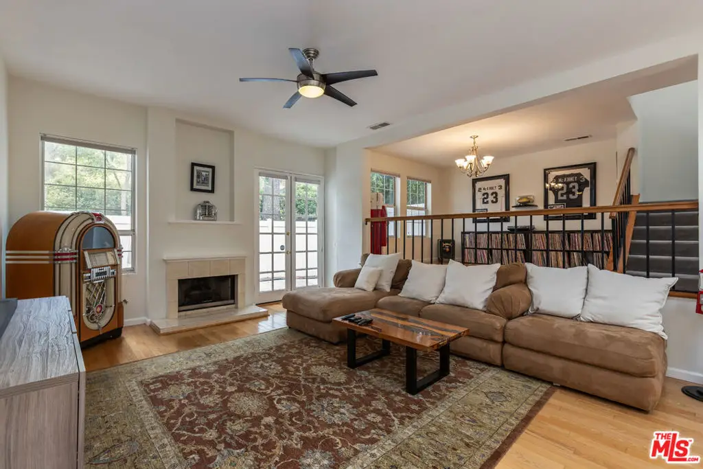 20950 Oxnard Street #10, Woodland Hills, CA 91367 - #1