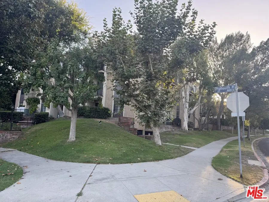 801 S Plymouth Boulevard #302, Los Angeles, CA 90005 - #2