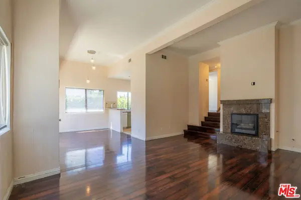 18445 Hatteras Street #504, Los Angeles, CA 91356