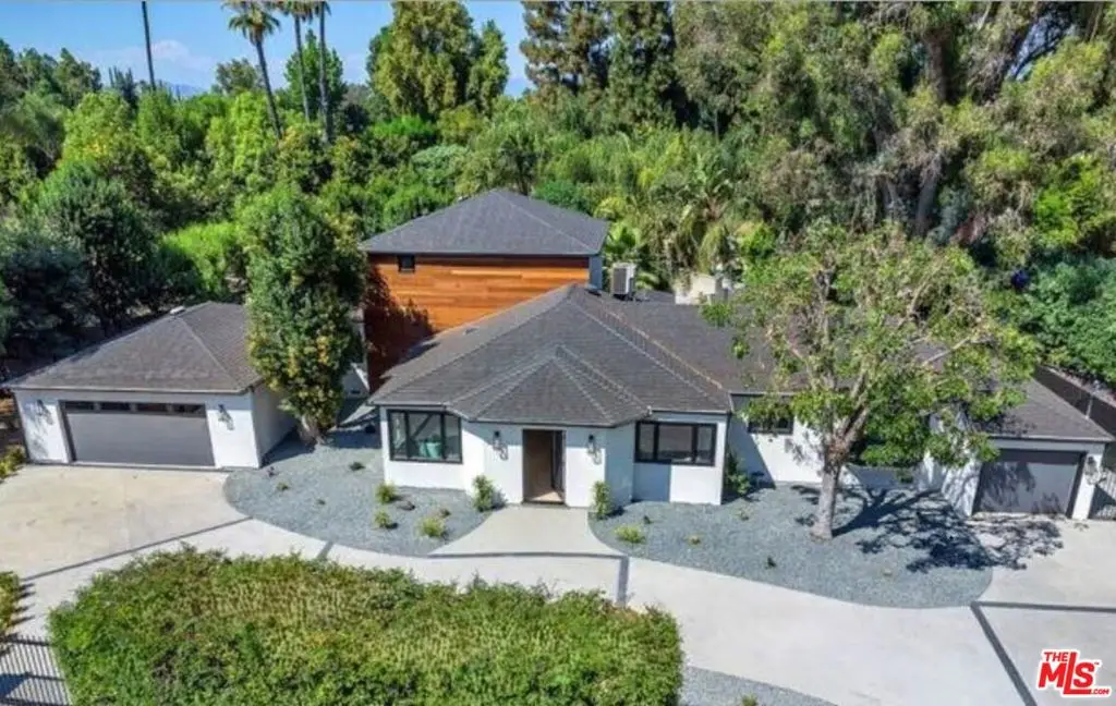 19061 Wells Drive, Tarzana, CA 91356 - #1