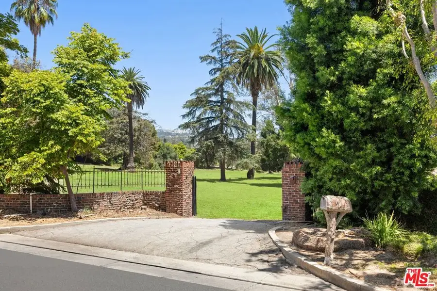 12 Oakmont Drive, Los Angeles, CA 90049 - #3