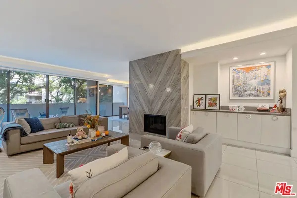 325 N Oakhurst Drive #203, Beverly Hills, CA 90210