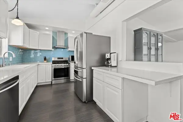 19501 Arminta Street, Los Angeles, CA 91335