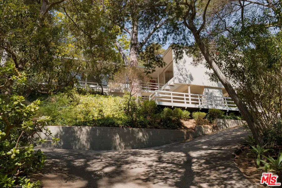 2275 Bowmont Drive, Los Angeles, CA 90210 - #2