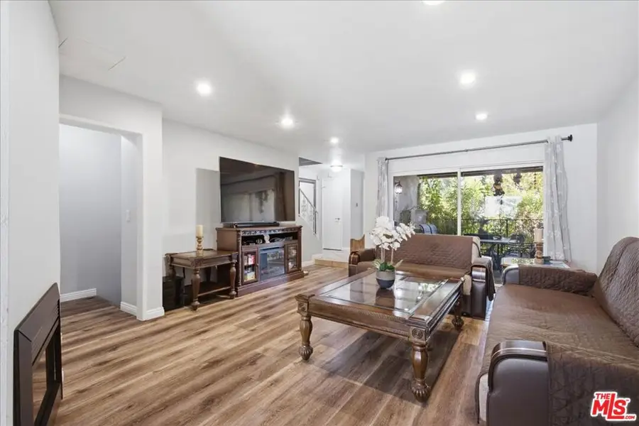 9562 Via Bernardo, Burbank, CA 91504 - #3