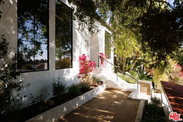 4300 Ambrose Avenue, Los Angeles, CA 90027