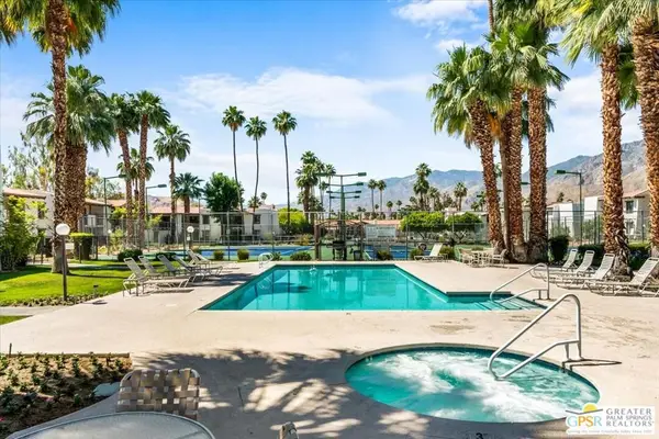 1050 E Ramon Road #15, Palm Springs, CA 92264