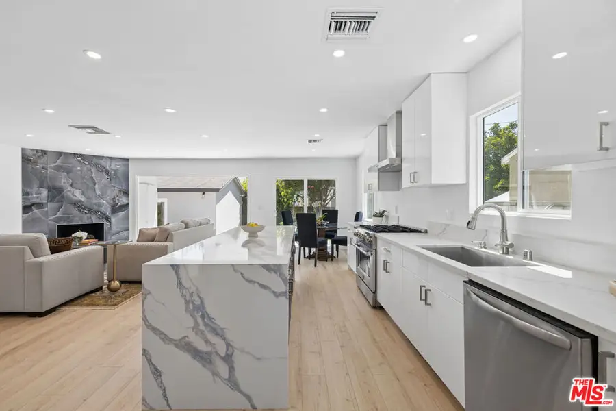 5822 Saloma Avenue, Sherman Oaks, CA 91411 - #3
