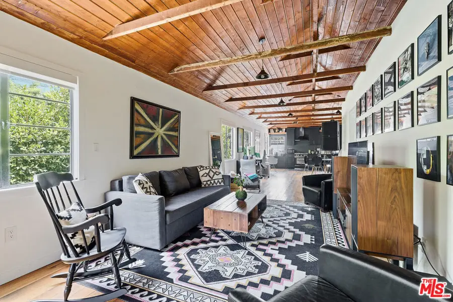 526 Victoria Avenue, Venice, CA 90291 - #2
