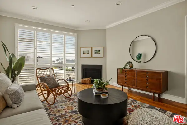 837 N Hudson Avenue #402, Los Angeles, CA 90038