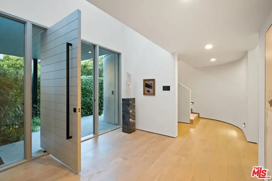 11210 Briarcliff Lane, Los Angeles, CA 91604 - #2